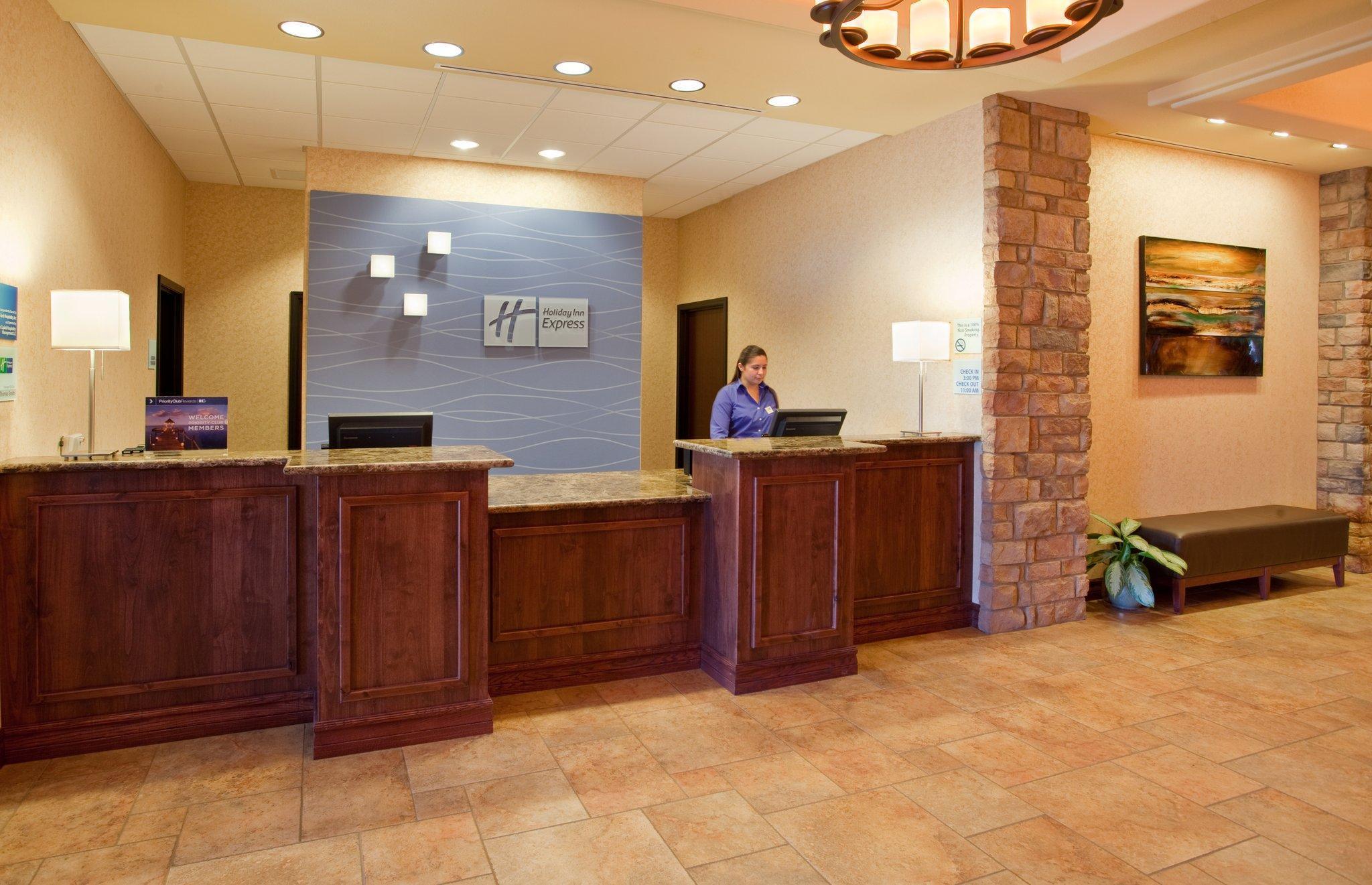 Holiday Inn Express & Suites Gallup East By Ihg Exterior foto